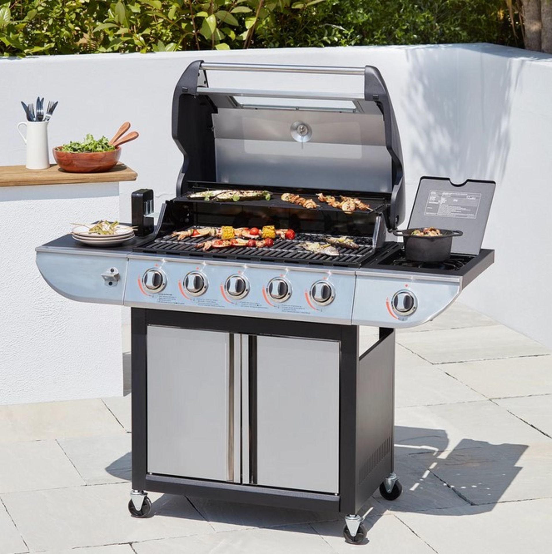 (1/P) RRP £299. Uniflame Classic 5 Burner BBQ With Glass Window, Gas Grill & Side Burner. Built i... - Image 7 of 10