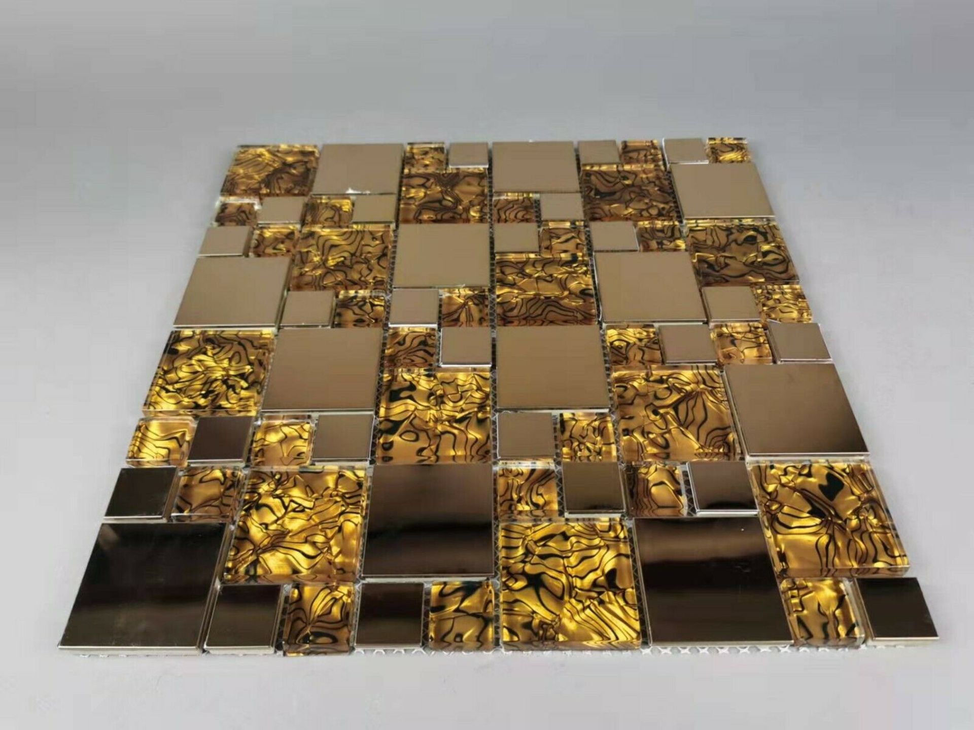 Stock Clearance High Quality Glass/Stainless Steel Mosaic Tiles - 11 Sheets - One Square Metre - Image 4 of 4