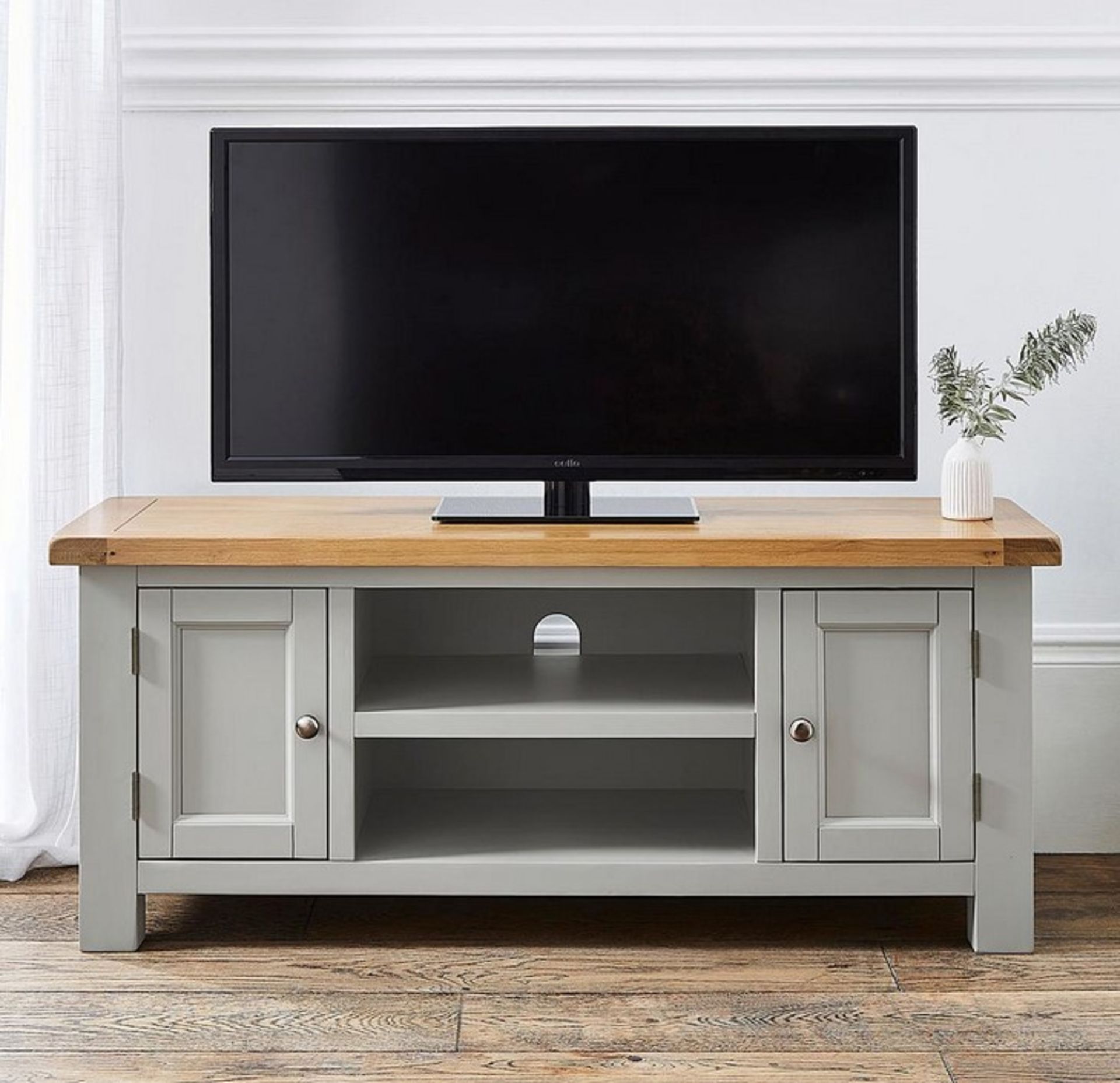 (6/Mez) RRP £529. Faversham Assembled Oak & Painted TV Unit Grey & Oak. Dimensions: (H50 x W120 x... - Image 3 of 5