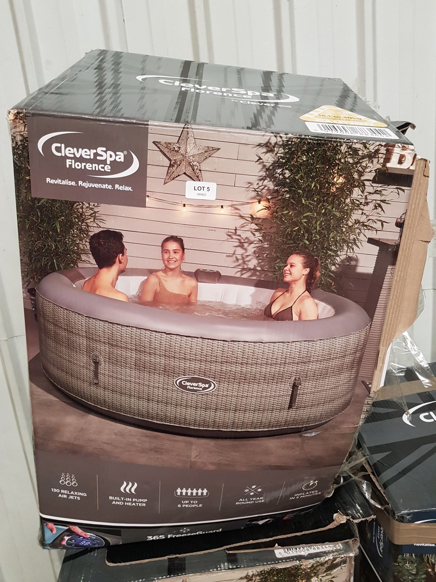 (5/Mez) RRP £480. Clever Spa Florence 6 Person Round Hot Tub. Space Saving Integrated Pump & Heat... - Image 5 of 5
