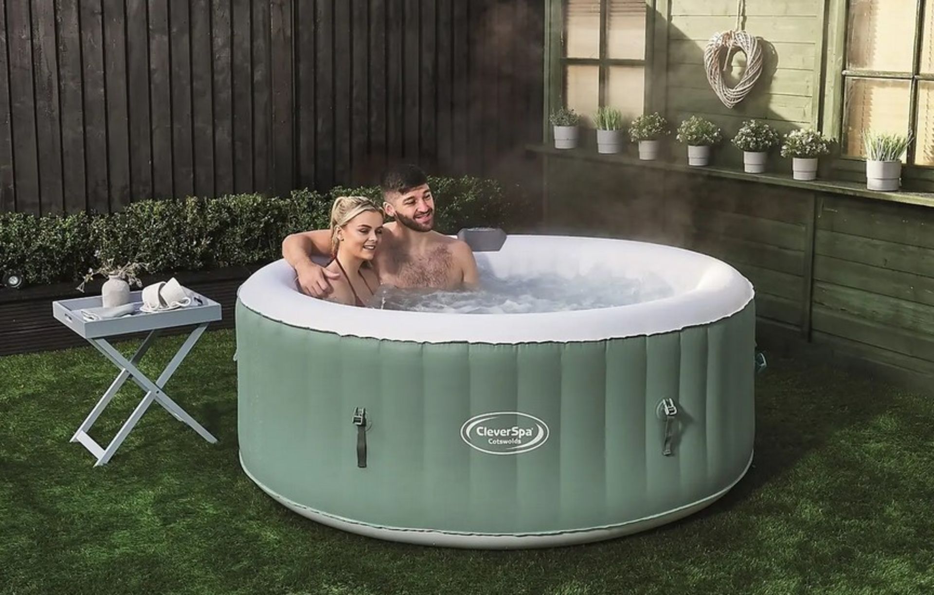 (8/Mez) RRP £390. Clever Spa Cotswolds 4 Person Round Hot Tub. Space Saving Integrated Pump & Hea...