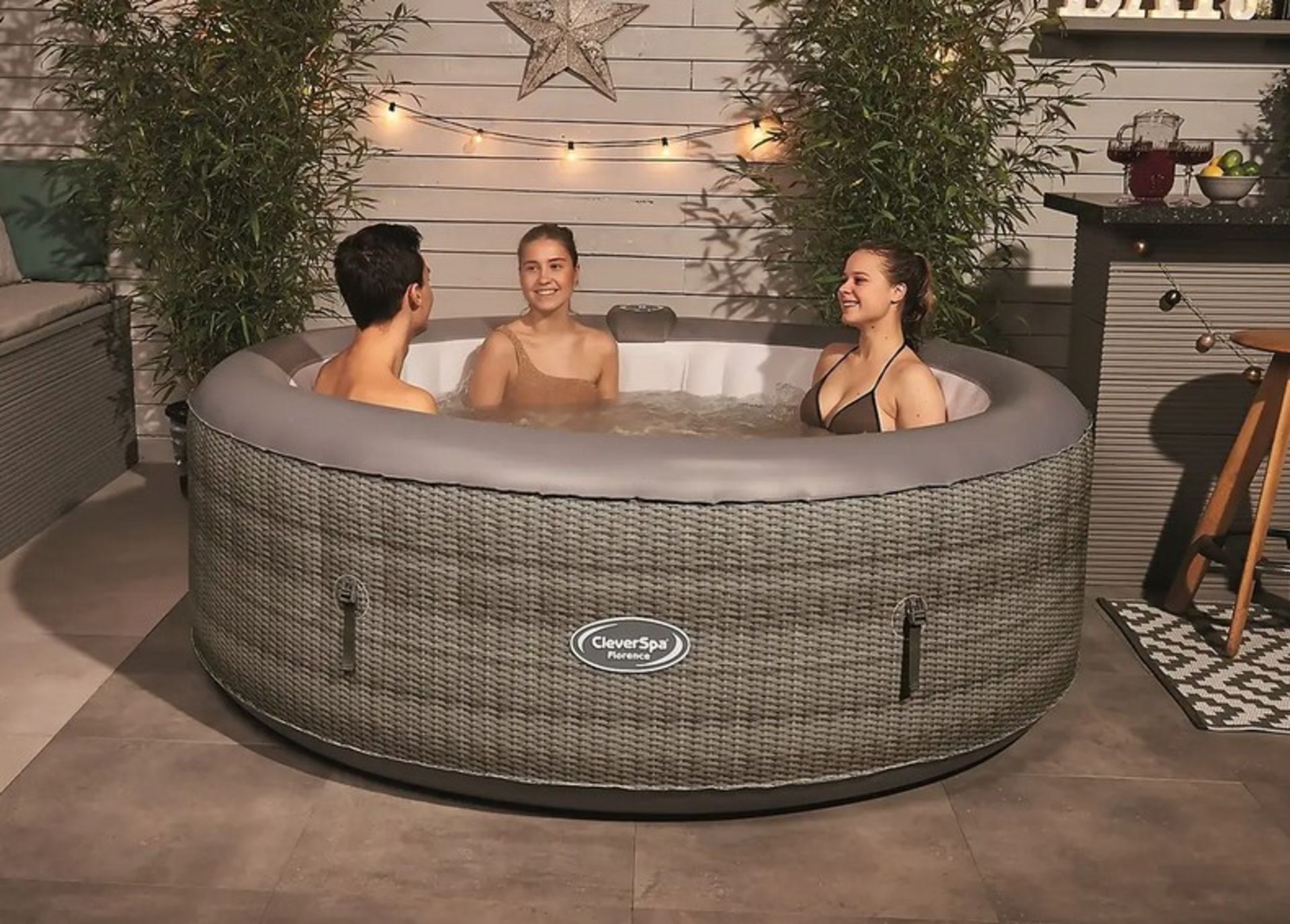 (6/Mez) RRP £480. Clever Spa Florence 6 Person Round Hot Tub. Space Saving Integrated Pump & Heat...