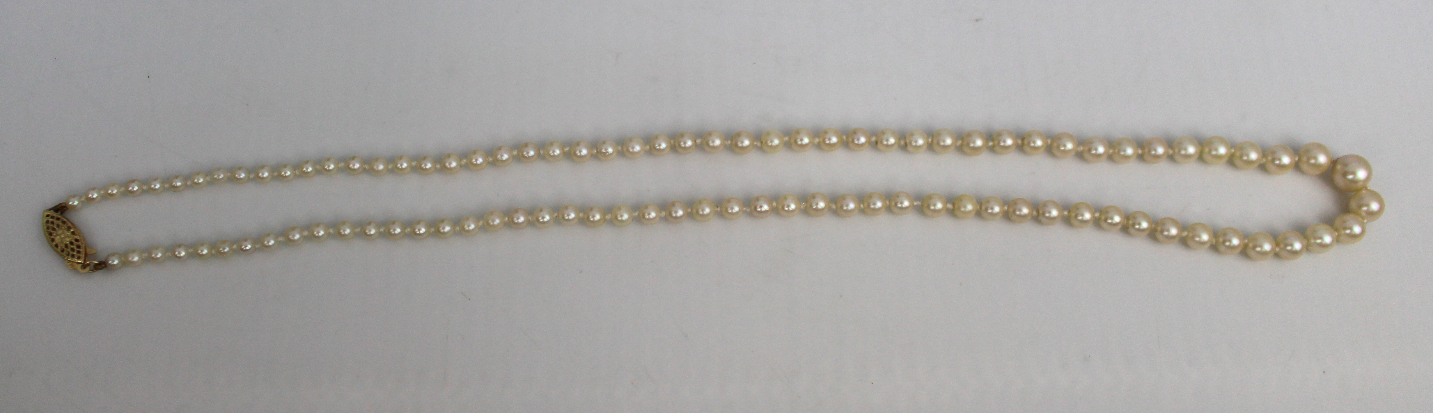 Graduated Pearl Necklace with Gold Clasp - Image 5 of 7
