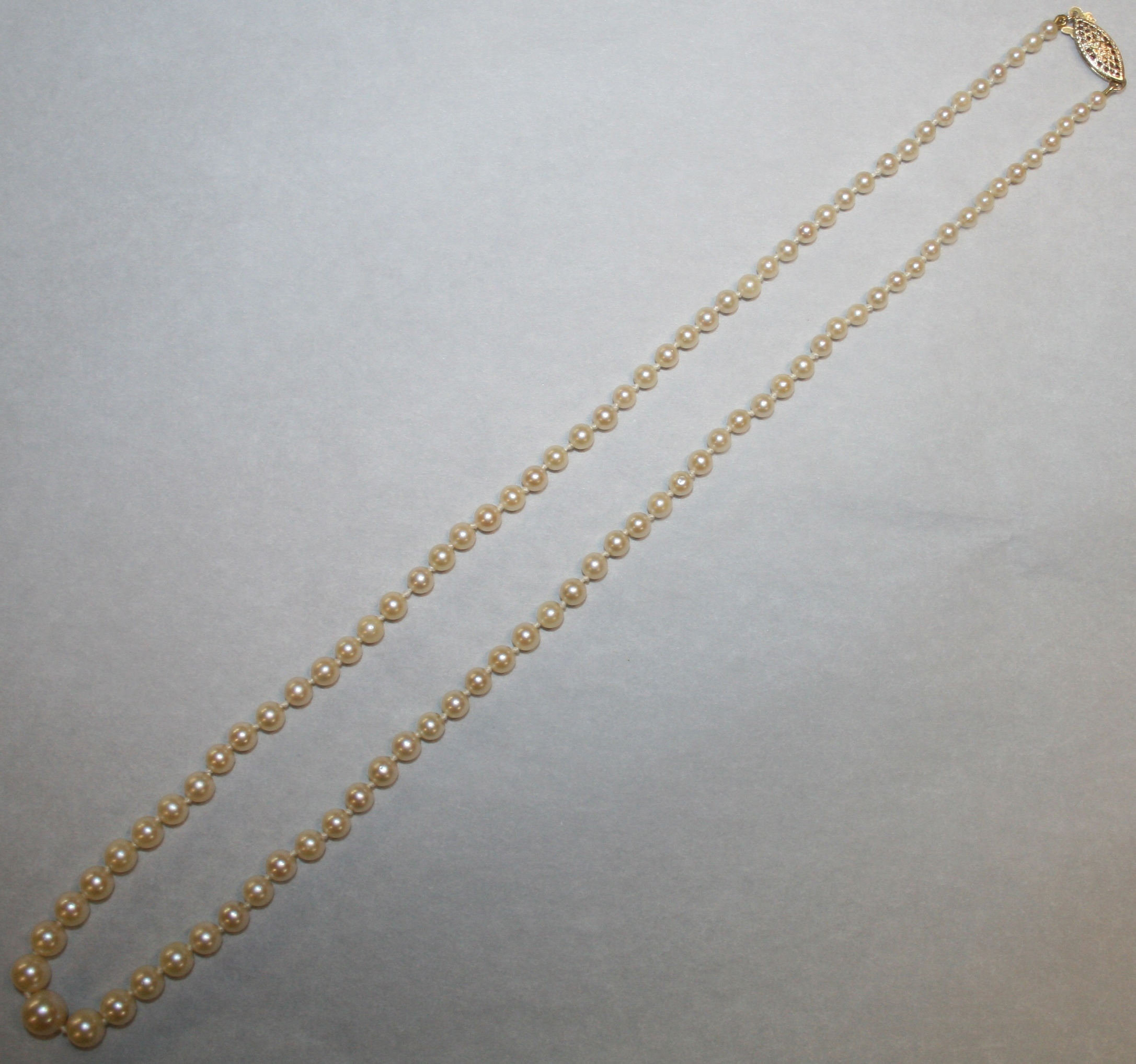 Graduated Pearl Necklace with Gold Clasp - Image 4 of 7