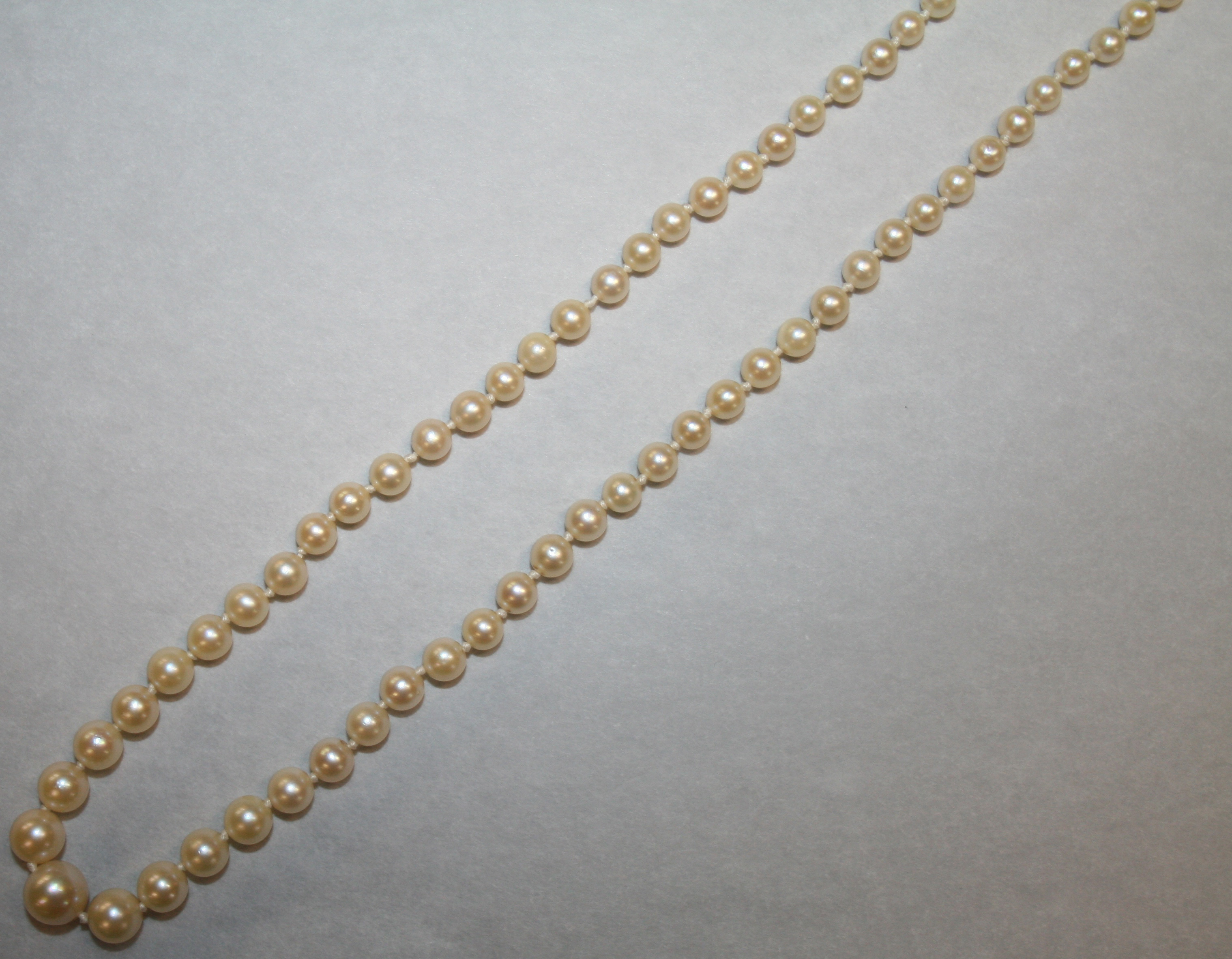 Graduated Pearl Necklace with Gold Clasp - Image 3 of 7