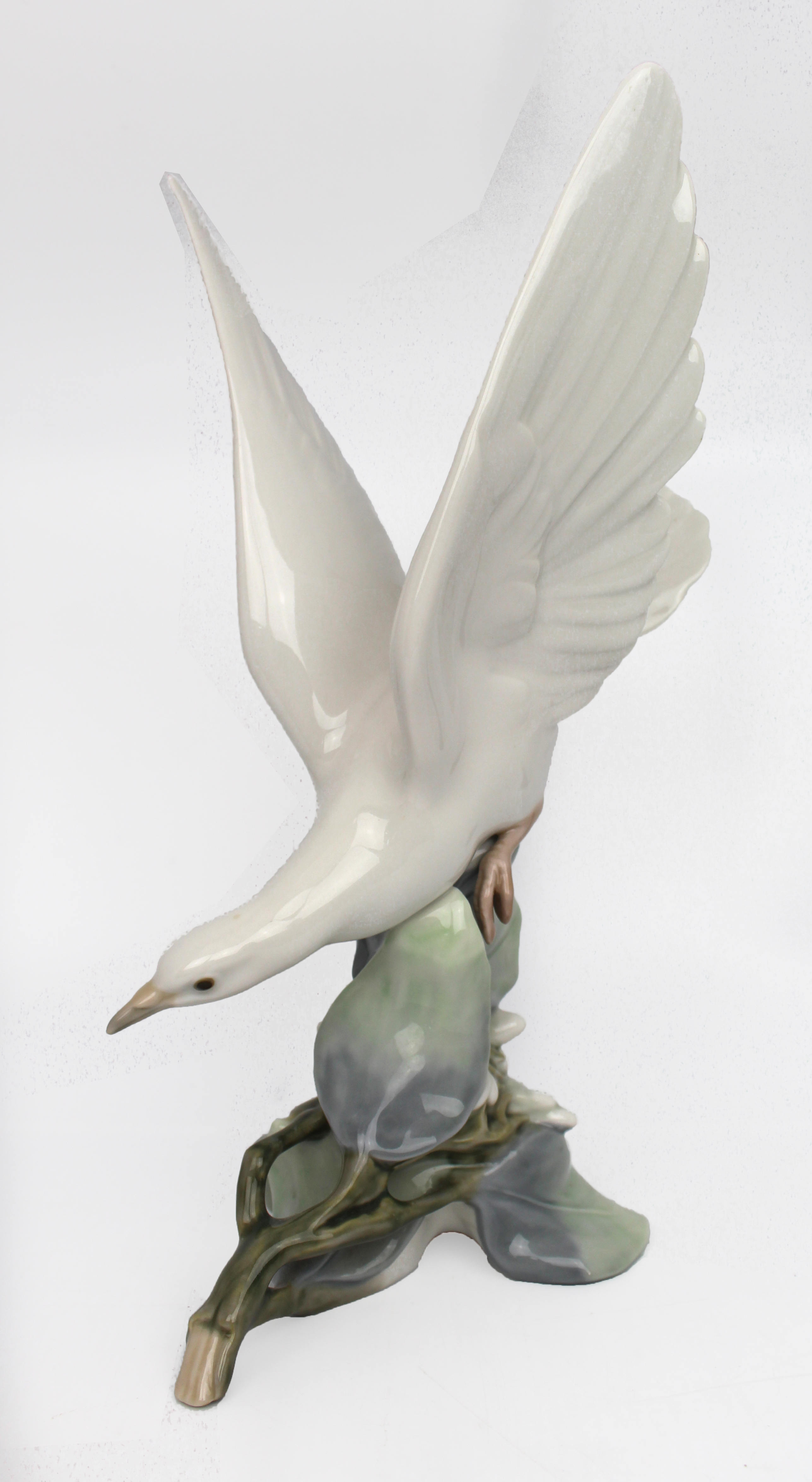Lladró Sculpture Turtle Dove in Flight