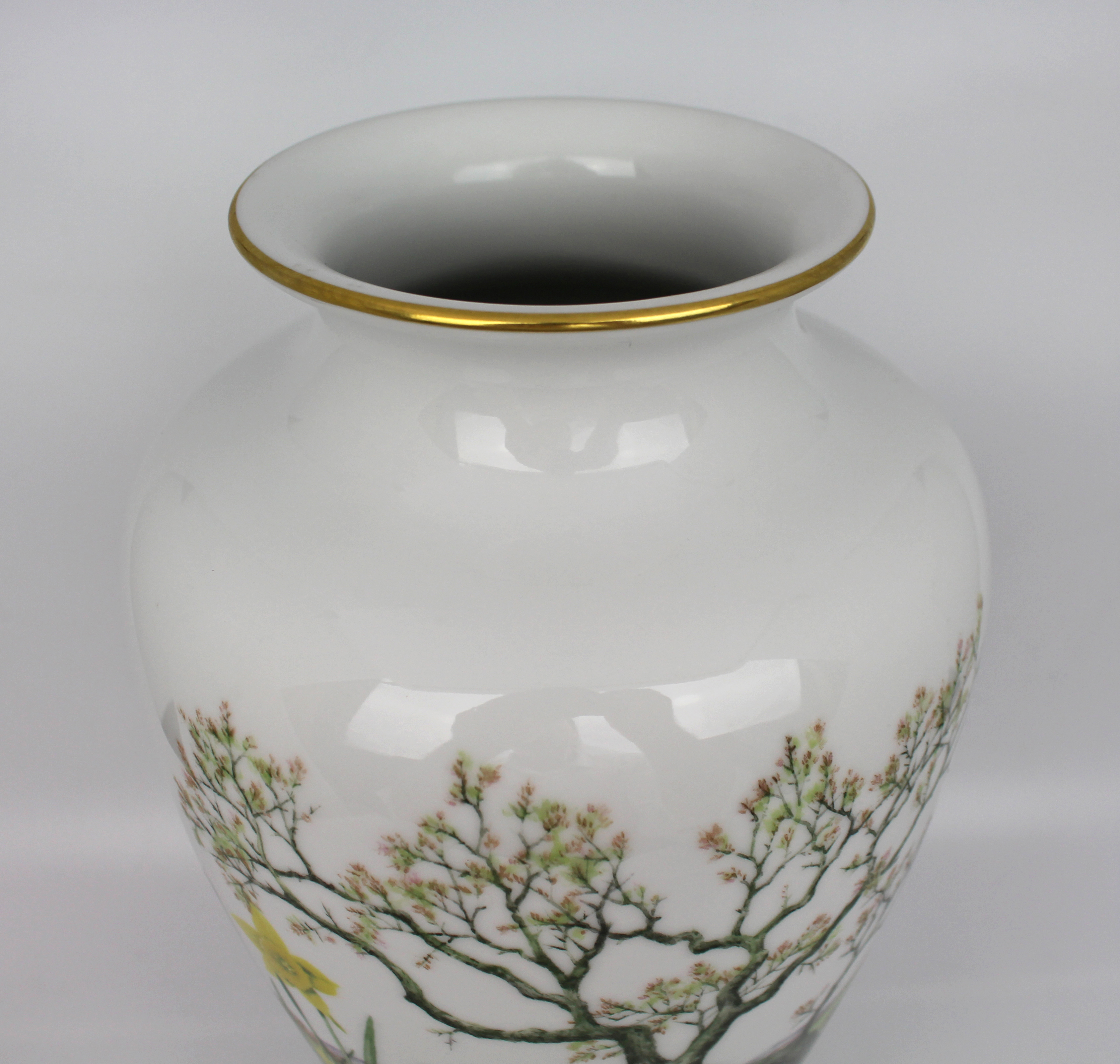 Franklin Porcelain The Spring Glen Vase - Image 5 of 5