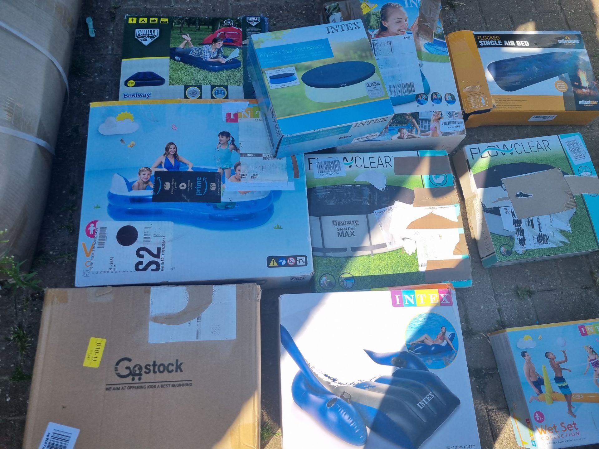 Qty of inflatables and outdoor items - Image 2 of 4