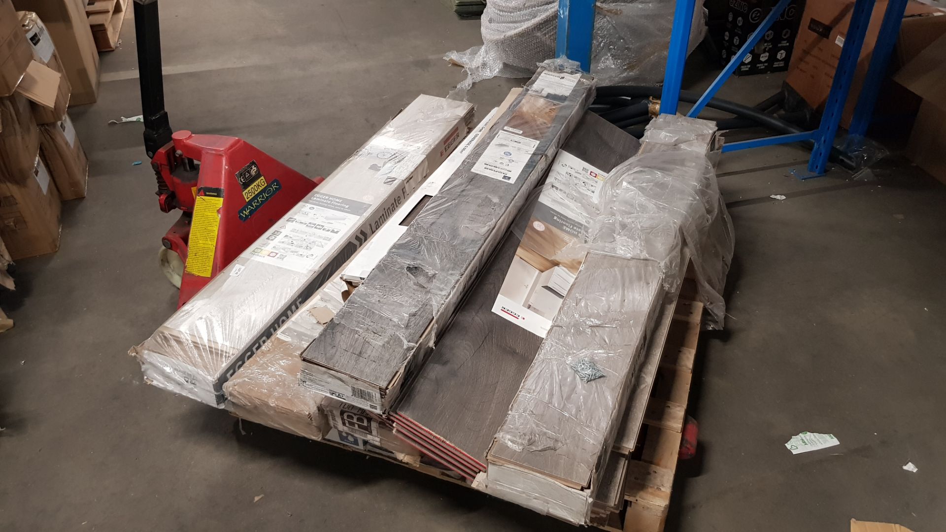 (42/5E) Contents Of Pallet – A Quantity Of Mixed Laminate Flooring Packs To Include Egger & Maste...