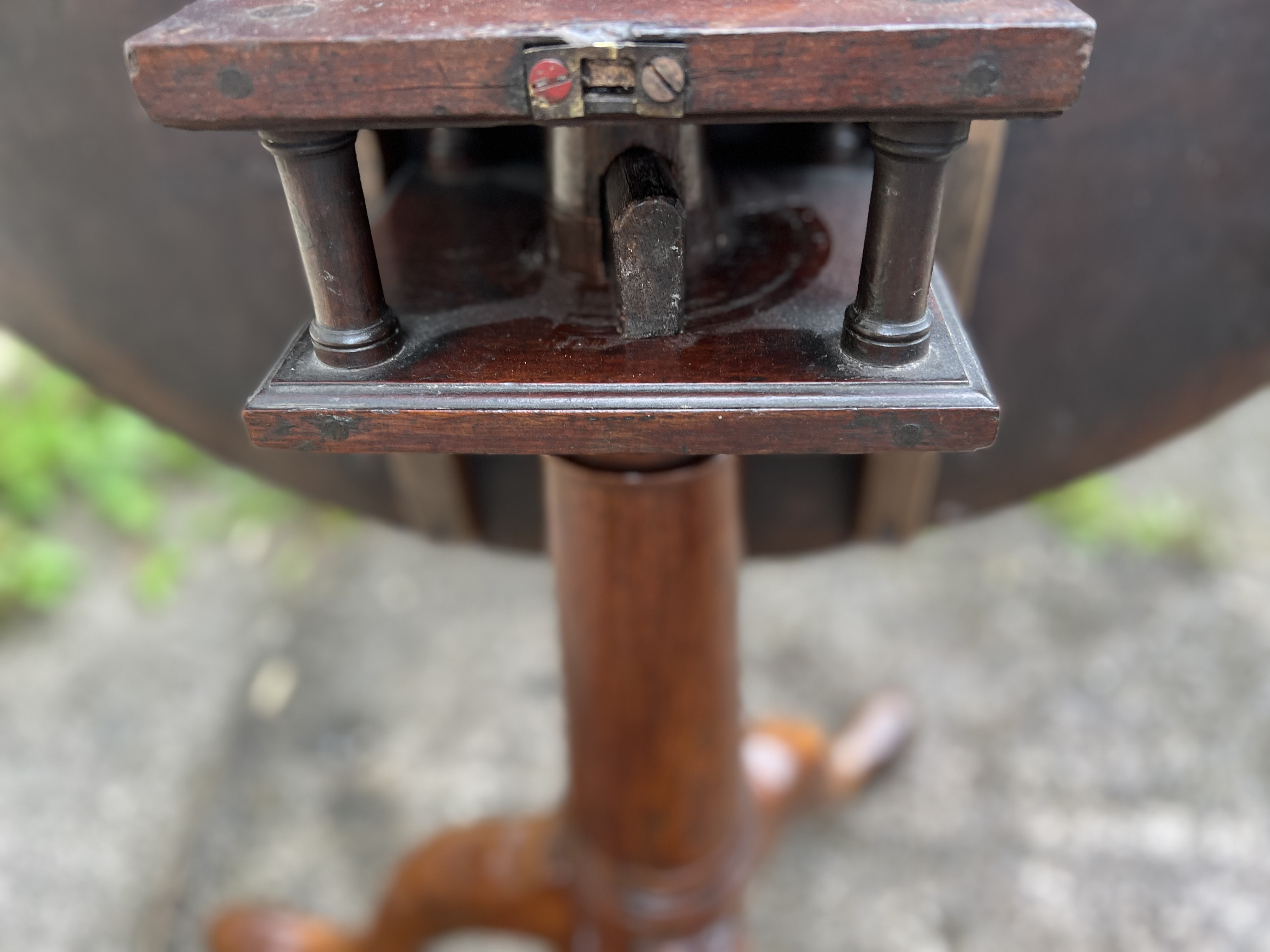 Georgian Birdcage Tripod Table with Star Inlay - Image 4 of 11