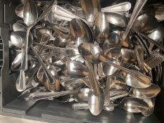 (Lot 104) 400 x Bead Stainless Steel Dessert Spoons