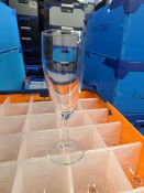 (Lot 8) 98 x Savoie Champagne Flutes