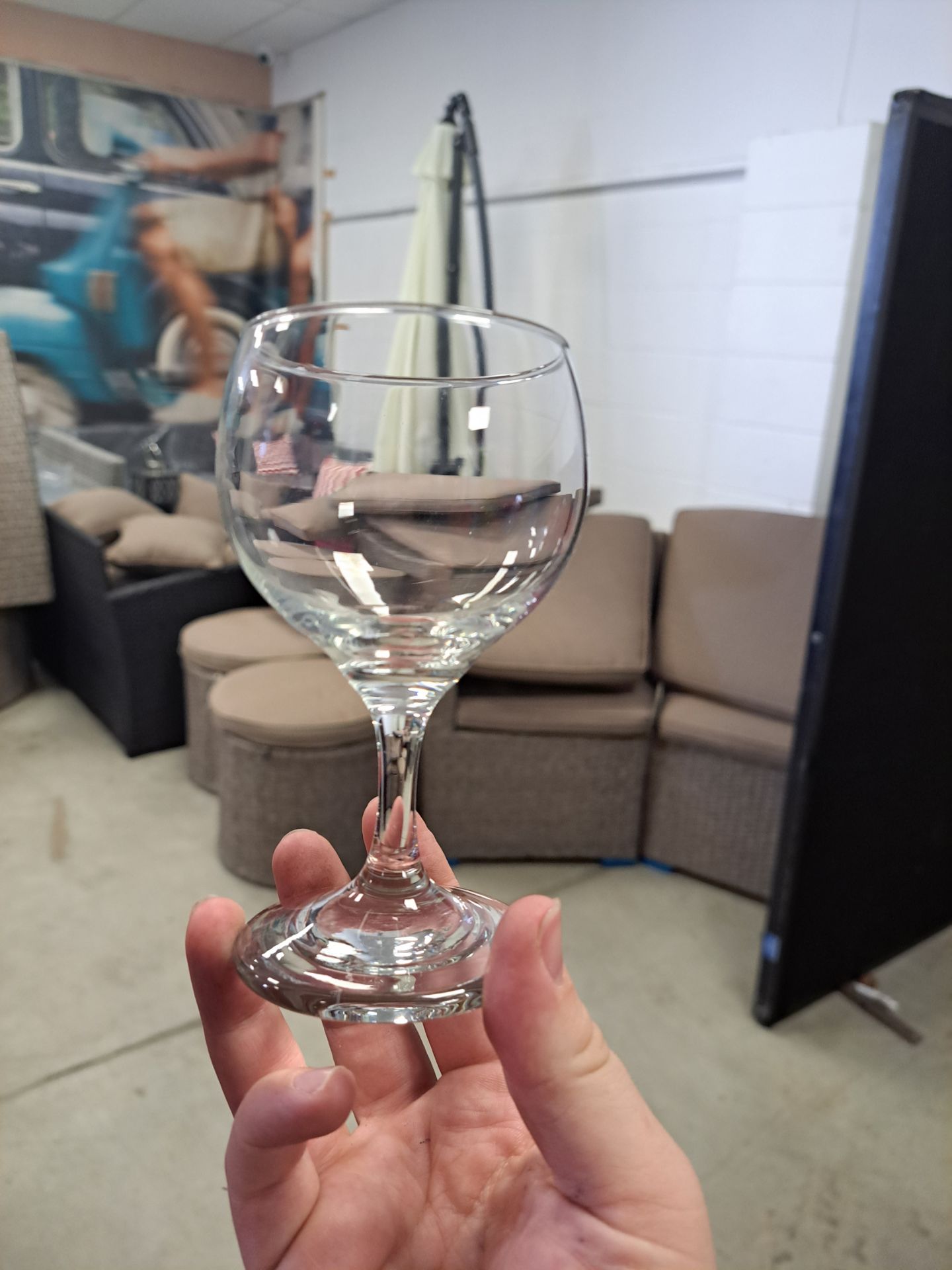 (Lot 111) 399 x 6Ox Wine Glass