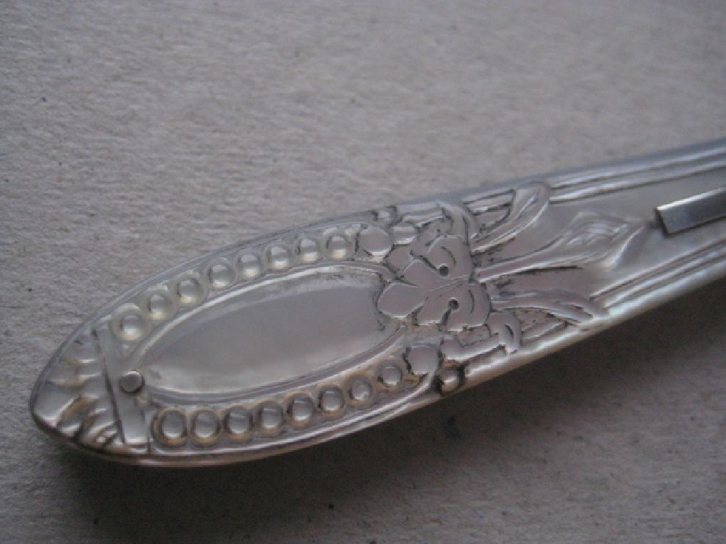 Rare Victorian Matching Carved Mother Of Pearl Hafted Silver Bladed Folding Fruit Knife & Fork - Bild 3 aus 19