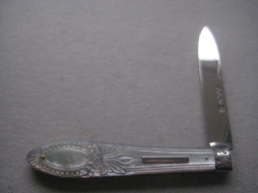 Rare Victorian Matching Carved Mother Of Pearl Hafted Silver Bladed Folding Fruit Knife & Fork - Bild 11 aus 19