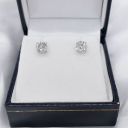 1.08Ct Round Brilliant Cut Diamond Solitaire Ear Studs In Yellow Gold, Boxed