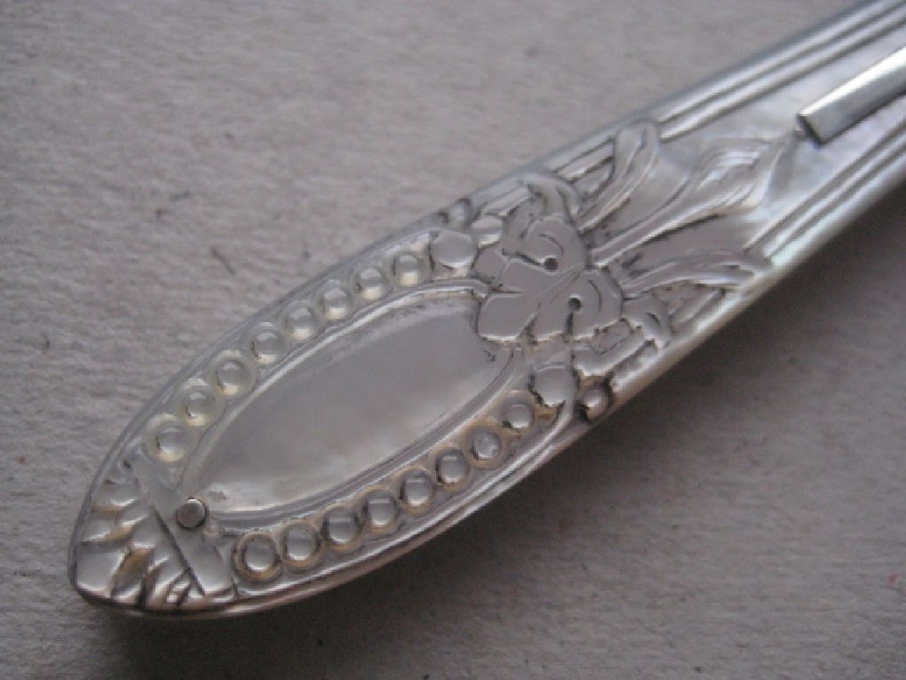 Rare Victorian Matching Carved Mother Of Pearl Hafted Silver Bladed Folding Fruit Knife & Fork - Bild 6 aus 19