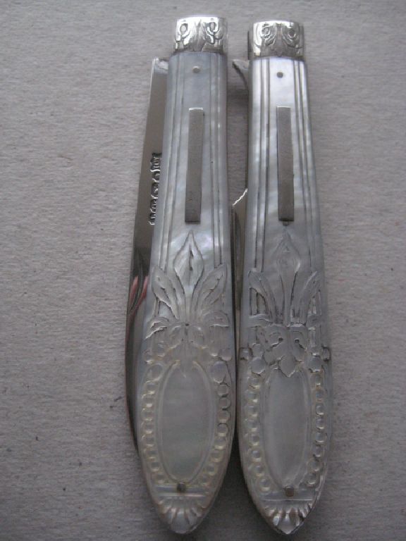Rare Victorian Matching Carved Mother Of Pearl Hafted Silver Bladed Folding Fruit Knife & Fork - Bild 16 aus 19