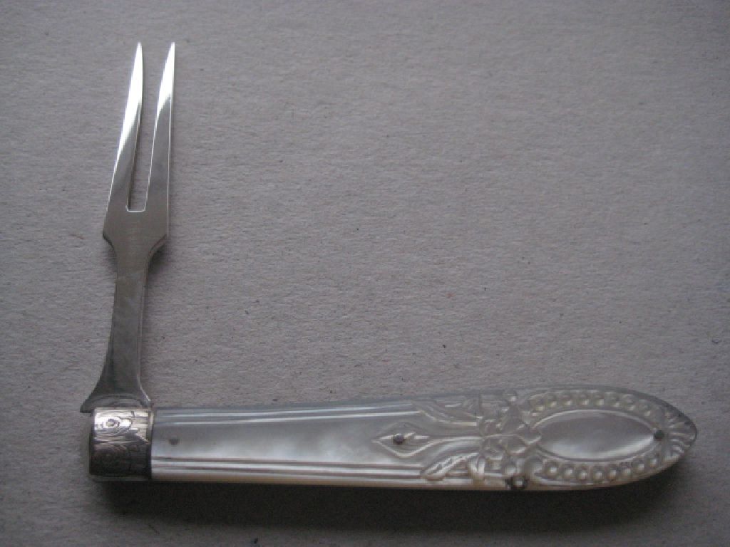 Rare Victorian Matching Carved Mother Of Pearl Hafted Silver Bladed Folding Fruit Knife & Fork - Bild 4 aus 19