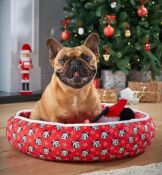 (41/1E) Lot RRP £120. 4x Disney Mickey Mouse Christmas Pet Bed RRP £16 Each. 1x Christmas Santa H...