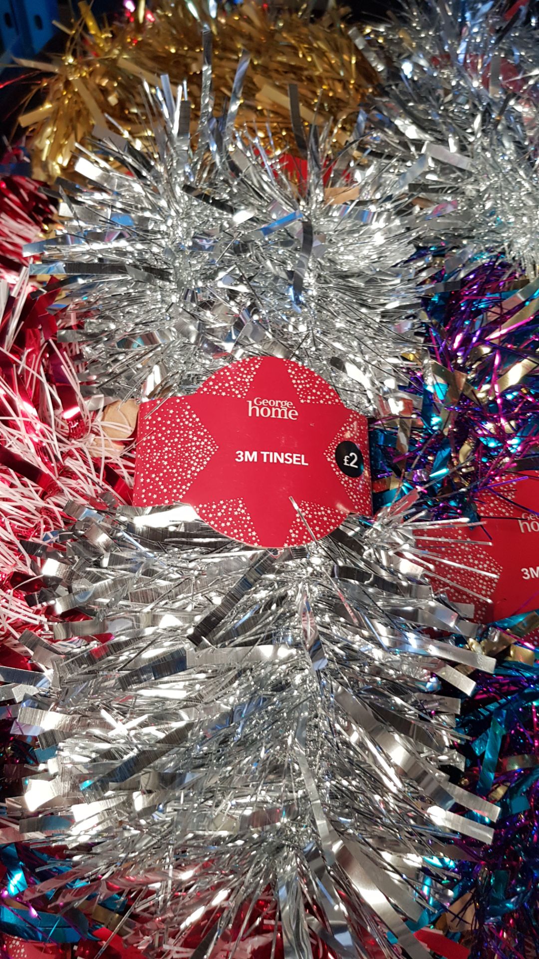 (40/1E) Lot RRP £80. 40x 3M Tinsel Packs RRP £2 Each. 31x Red/White, 5x Gold, 2x Multicoloured, 2... - Image 7 of 8