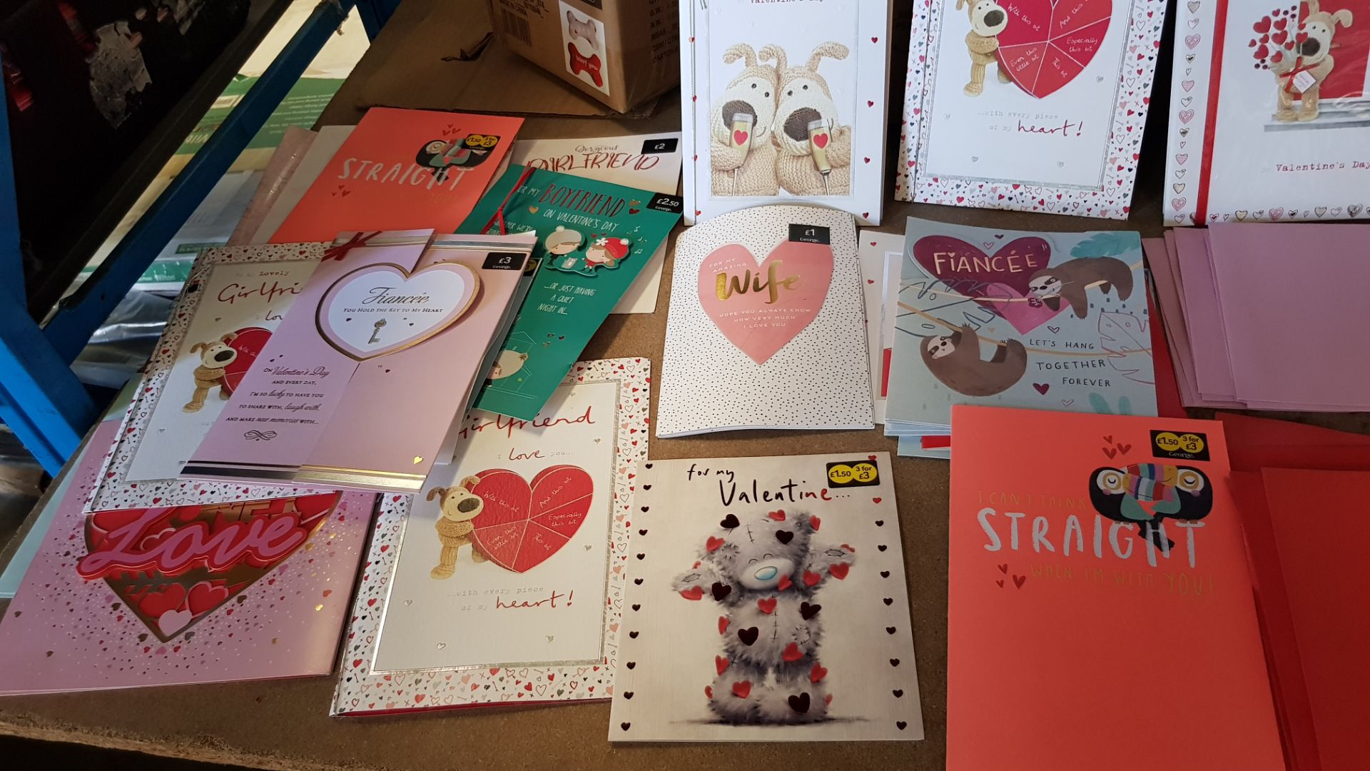(136/2F) A Quantity Of Mixed Greeting Cards & Envelopes RRP £1-£4 Each. To Include Valentine & Bi... - Image 9 of 28