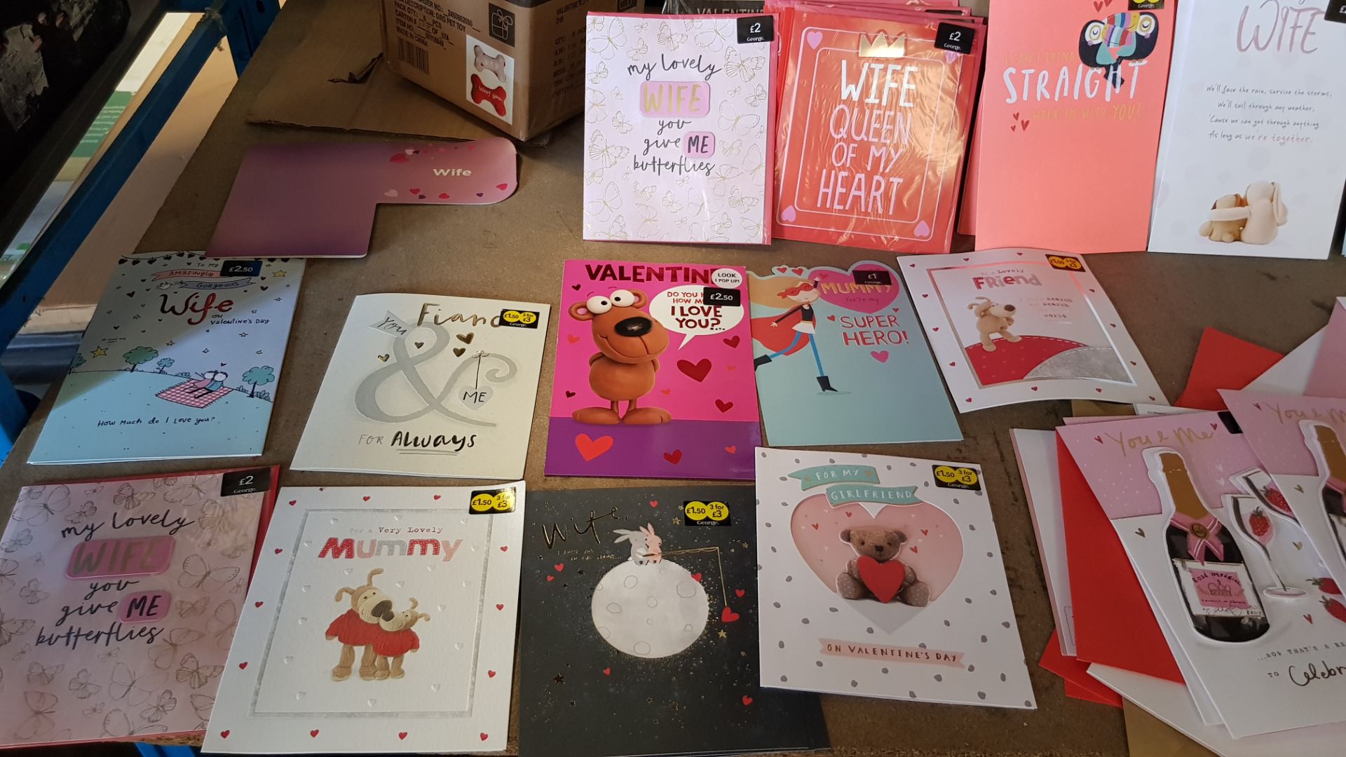 (136/2F) A Quantity Of Mixed Greeting Cards & Envelopes RRP £1-£4 Each. To Include Valentine & Bi... - Image 13 of 28