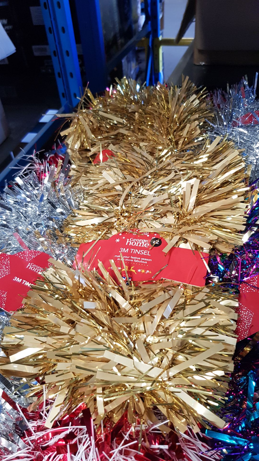 (40/1E) Lot RRP £80. 40x 3M Tinsel Packs RRP £2 Each. 31x Red/White, 5x Gold, 2x Multicoloured, 2... - Image 8 of 8