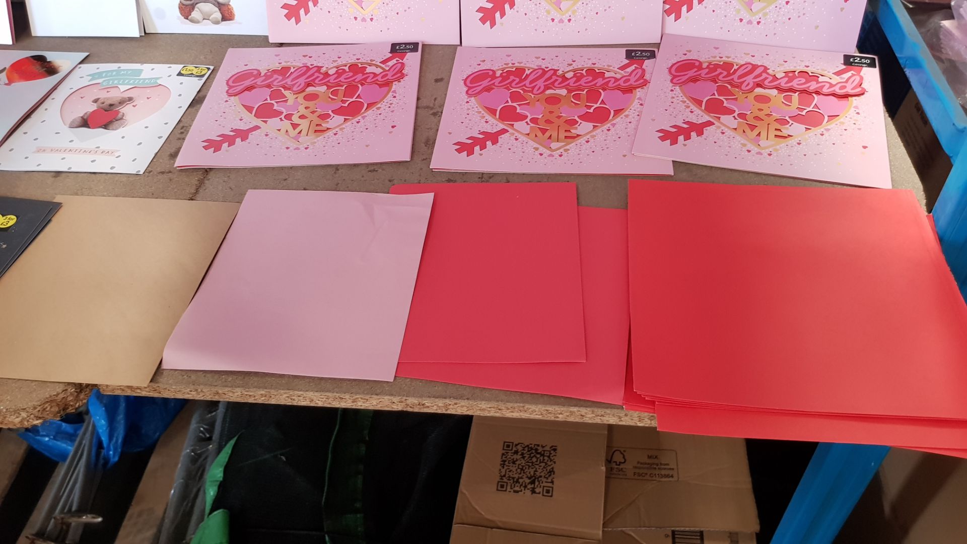 (136/2F) A Quantity Of Mixed Greeting Cards & Envelopes RRP £1-£4 Each. To Include Valentine & Bi... - Image 18 of 28