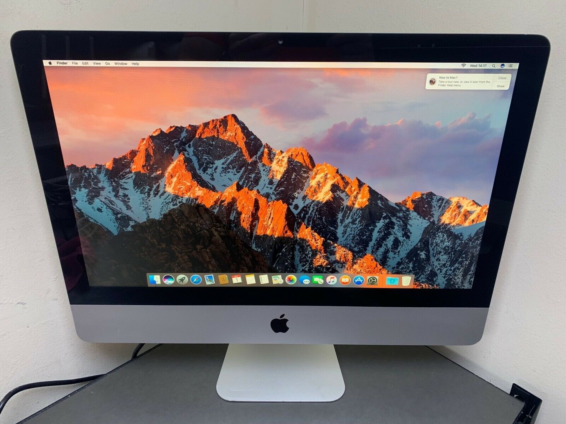 Apple iMac 21.5” OS X High Sierra Intel Core i3 4GB Memory 500GB HD Radeon WIFI Bluetooth Office
