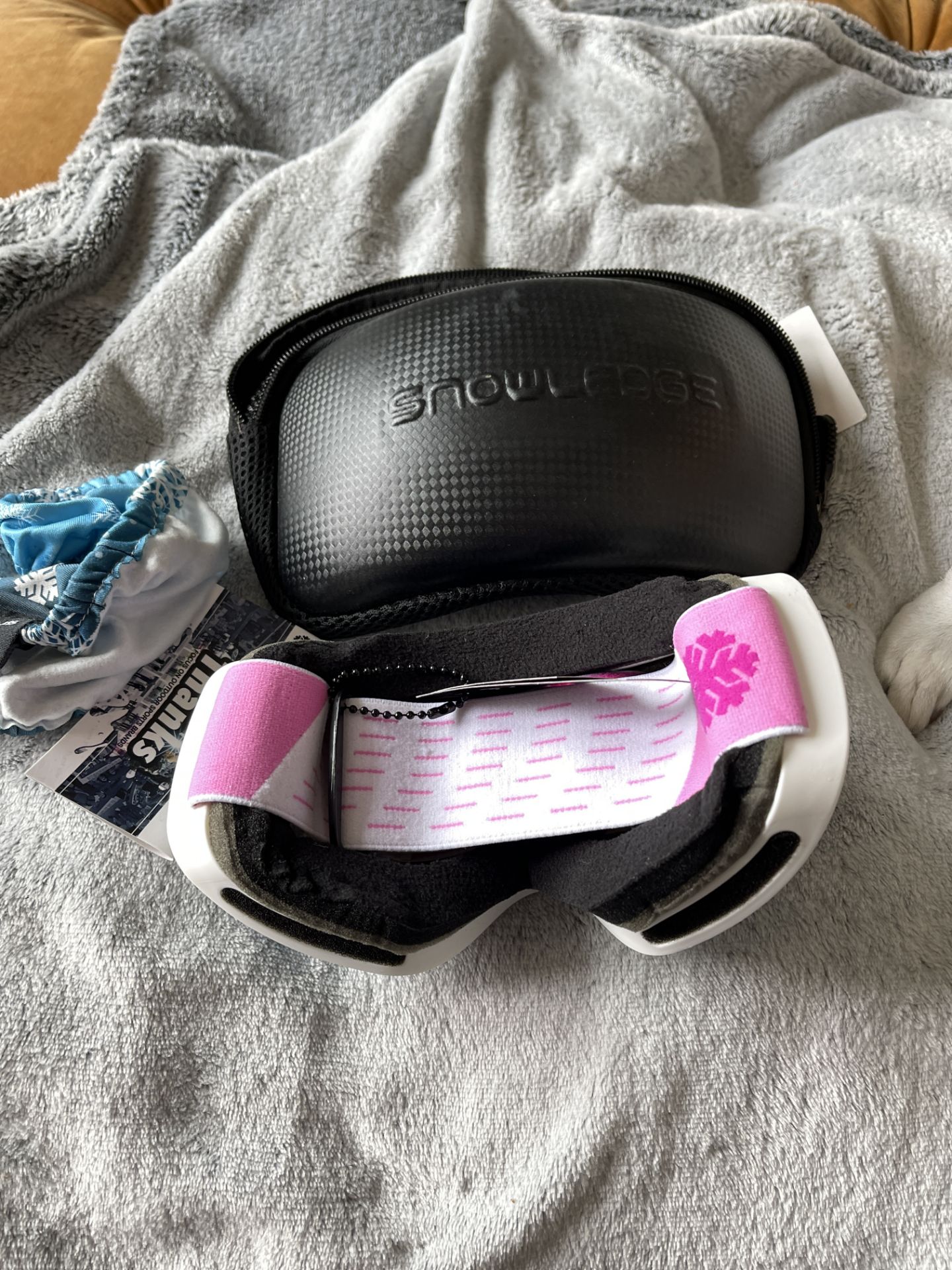 Ladies Snow ledge Ski Goggles - Brand New with Case, Warranties etc.