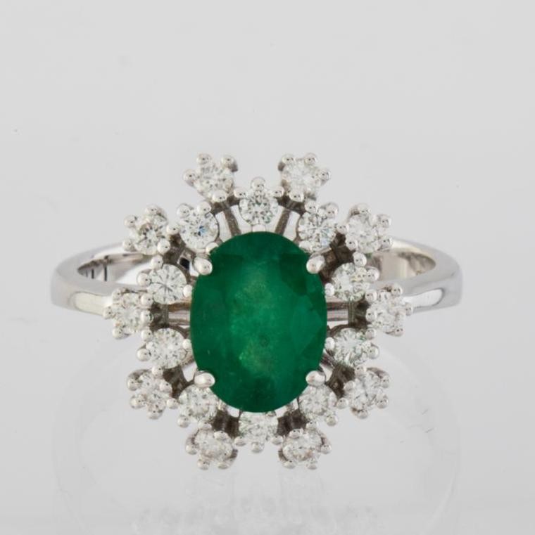 Certificated 18K White Gold Diamond & Emerald Ring / Total 1.6 ct - Image 4 of 4
