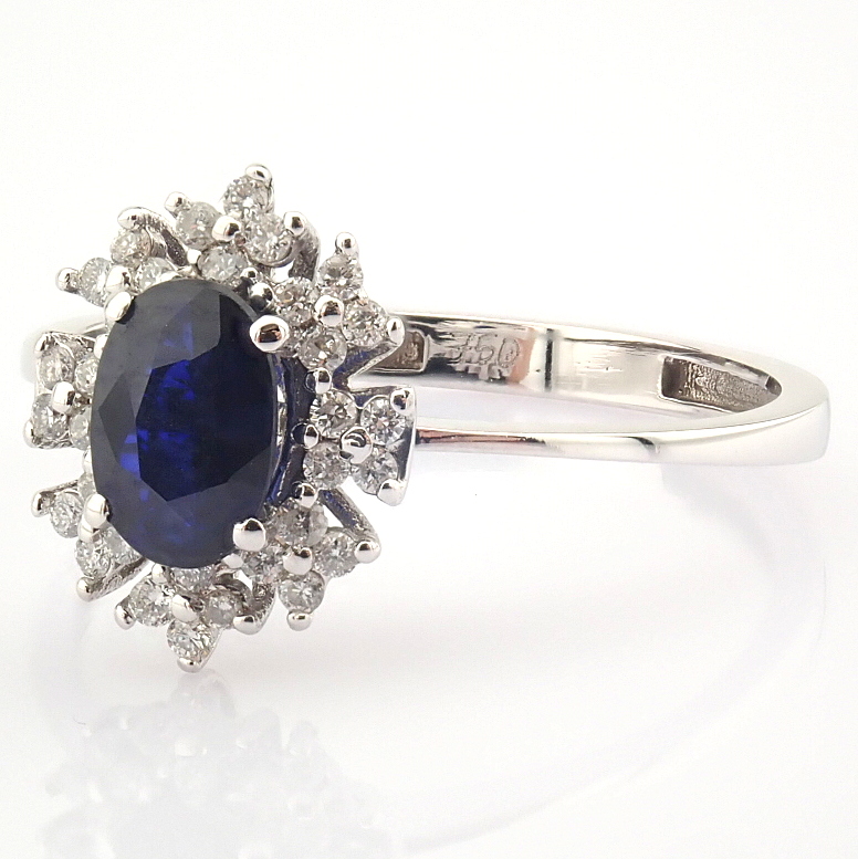 Certificated 18K White Gold Diamond & Sapphire Ring / Total 0.7 ct - Image 5 of 6