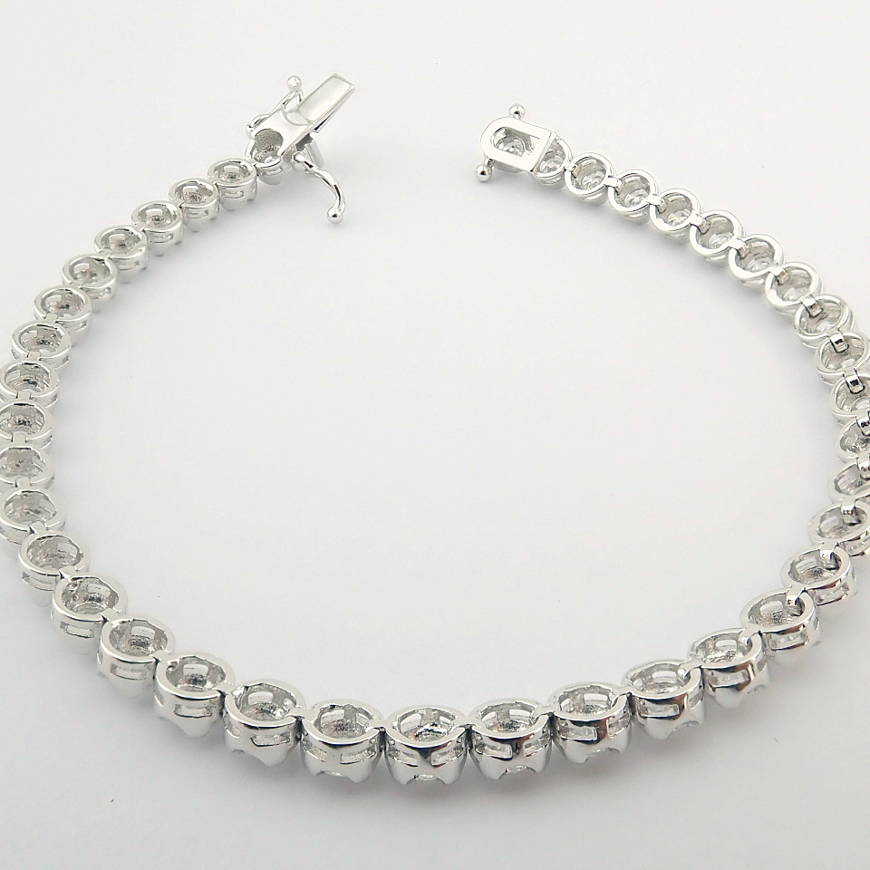 Certificated 18K White Gold Diamond Bracelet / Total 2.44 ct - Image 5 of 20