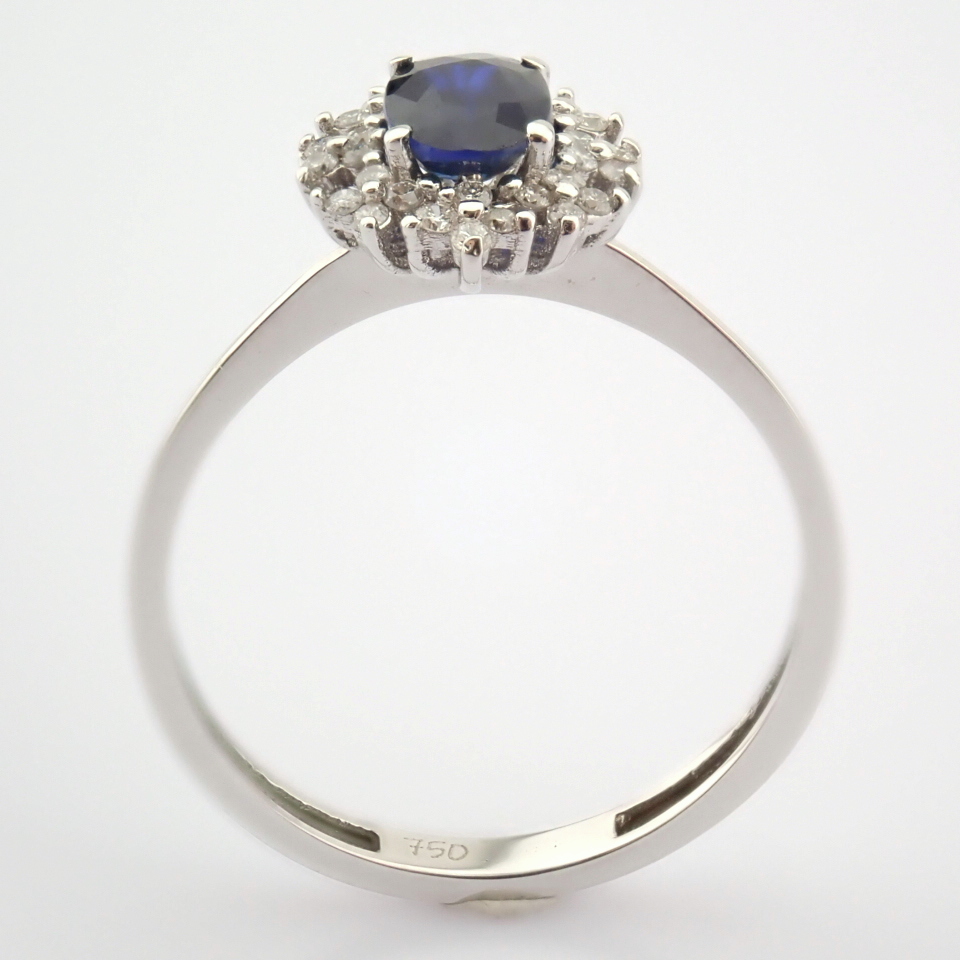 Certificated 18K White Gold Diamond & Sapphire Ring / Total 0.7 ct - Image 3 of 6