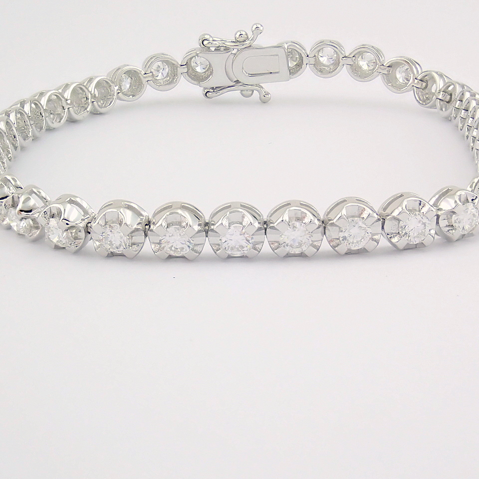 Certificated 18K White Gold Diamond Bracelet / Total 2.44 ct - Image 16 of 20