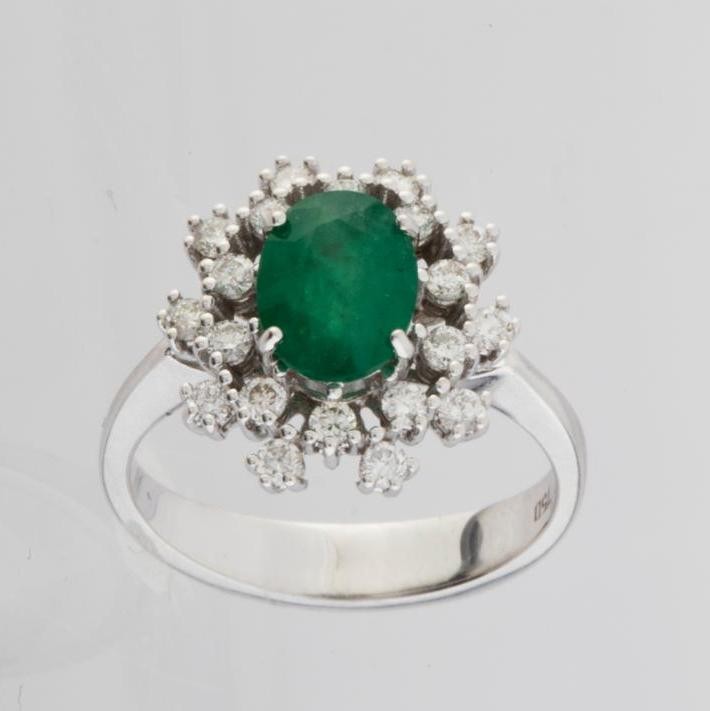 Certificated 18K White Gold Diamond & Emerald Ring / Total 1.6 ct - Image 3 of 4