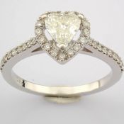 Certificated 18K White Gold Diamond Ring (Total 0.83 ct Stone)