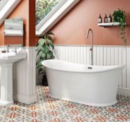 Traditional Double Ended Slipper Bath. 1676 x 860mm. JL689. 229059. Damage To one End. Appears Un...