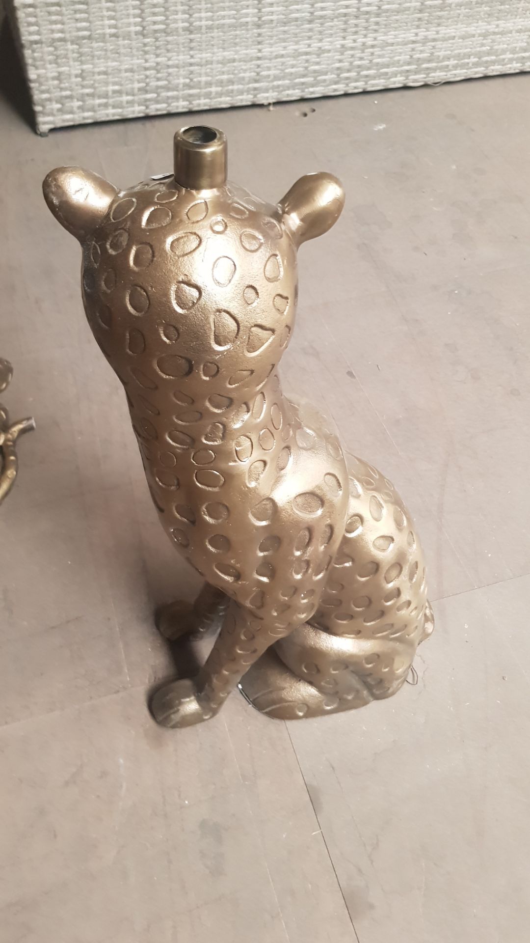 (114/Mez/1F) RRP £140. Concrete Leopard Side Table Base With Antique Gold Finish. - Image 4 of 4