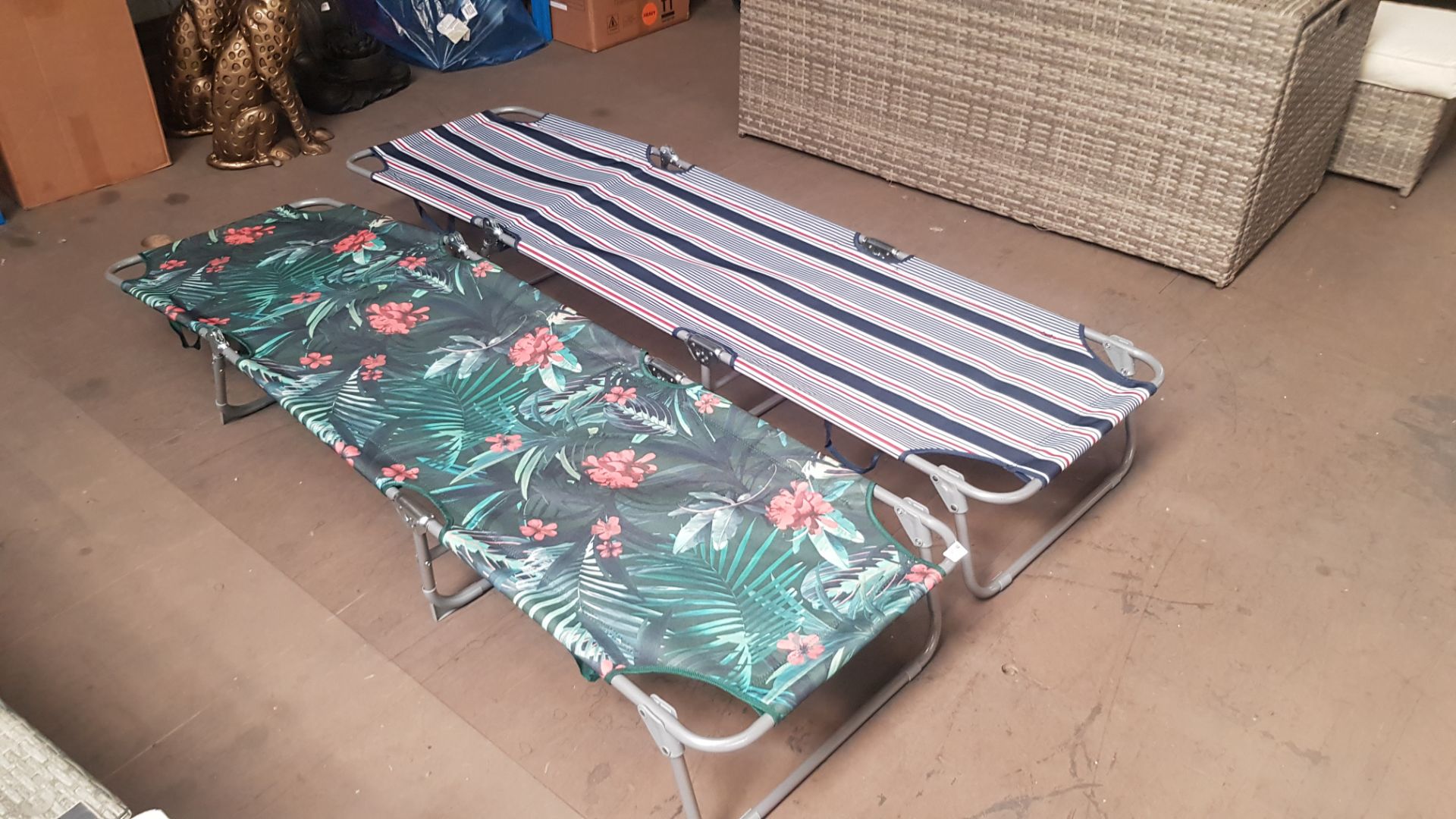 (112/Mez/1E) Lot RRP £98. 2x Laguna Sun Loungers RRP £49 Each. (1x Palm 1x Striped). - Image 2 of 3