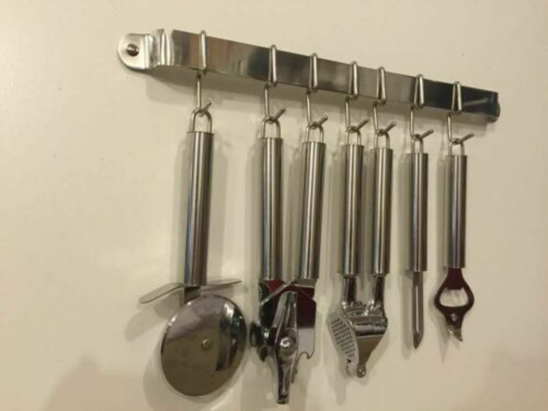 20 x Wall Hanging Bar Utensil Kitchen Tools Peeler Can Opener Pizza Bottle Garlic