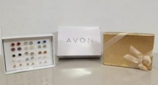 Avon 15 Stud Earring Cosmetic Gift Set In Prentation Box