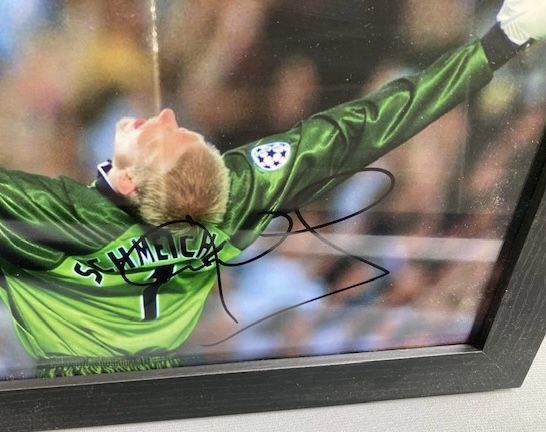 Signed framed image of 'Peter Schmeichel' playing for Manchester United Football Club with COA - Image 5 of 8
