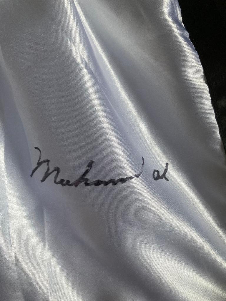 Muhammad Ali Signed Everlast boxing shorts with COA - Bild 2 aus 2