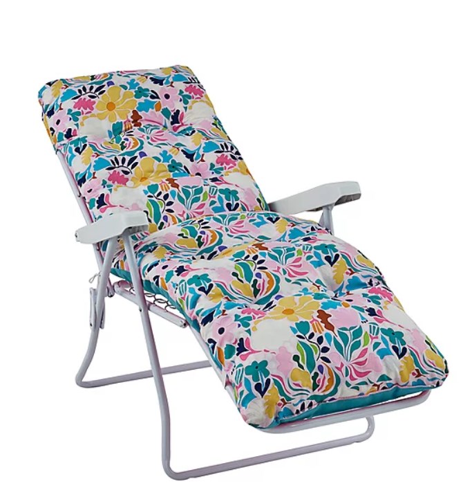 Title: (147/6A) Lot RRP £100. 3x Garden Furniture Items. 1x Grey Rattan Chair RRP £45. 1x Floral - Image 3 of 11