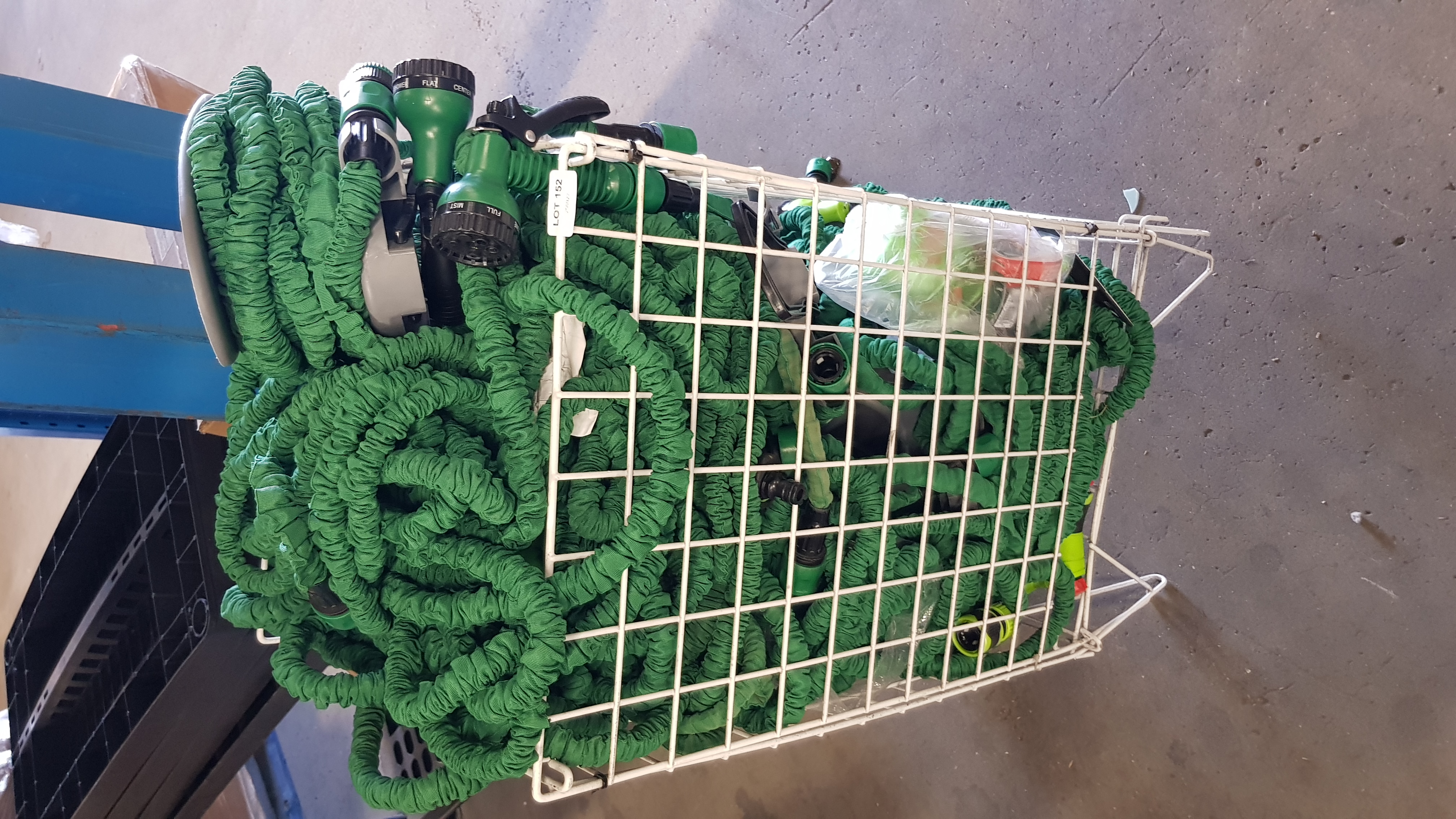 Title: (152/7G) Lot RRP Circa £180. Contents Of Cage _ A Quantity Of Mixed Expandable Hoses, Spray - Image 4 of 8