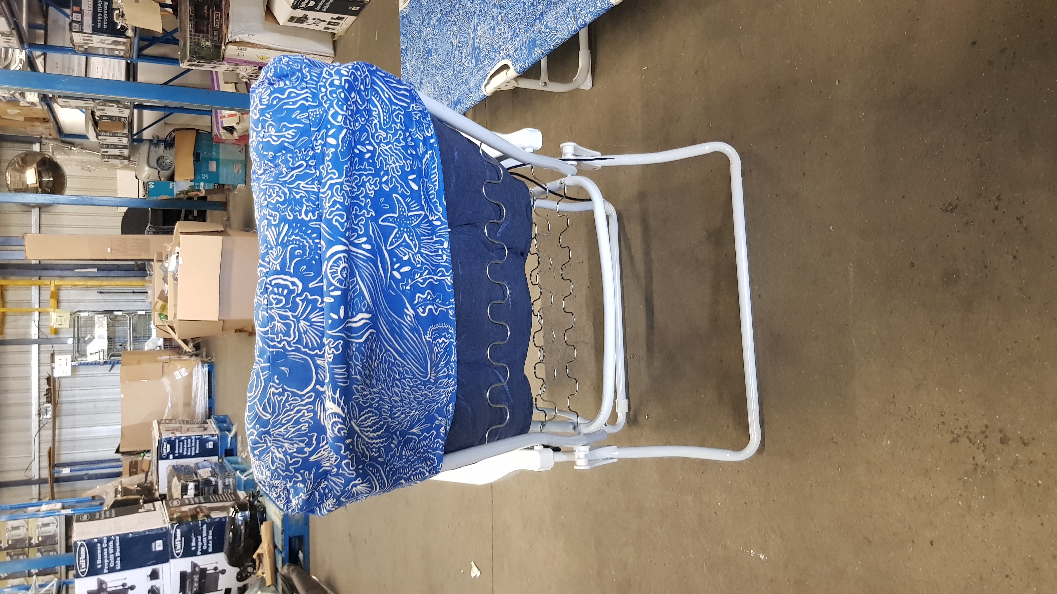 Title: (138/7K) Lot RRP £65. 2x Blue Ocean Print Garden Furniture Items. 1x Sun Lounger RRP £30. - Image 9 of 11