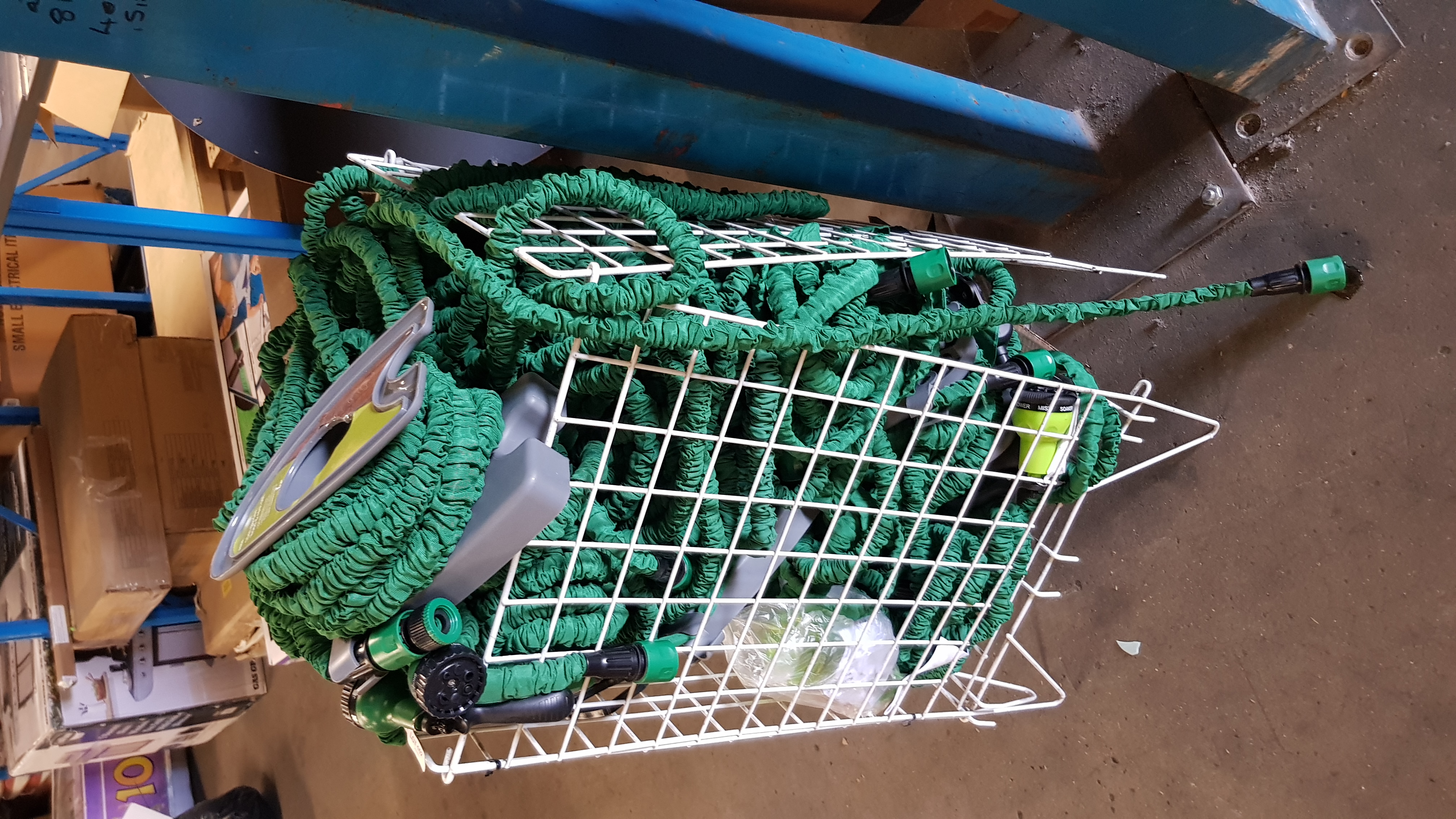 Title: (152/7G) Lot RRP Circa £180. Contents Of Cage _ A Quantity Of Mixed Expandable Hoses, Spray - Image 5 of 8