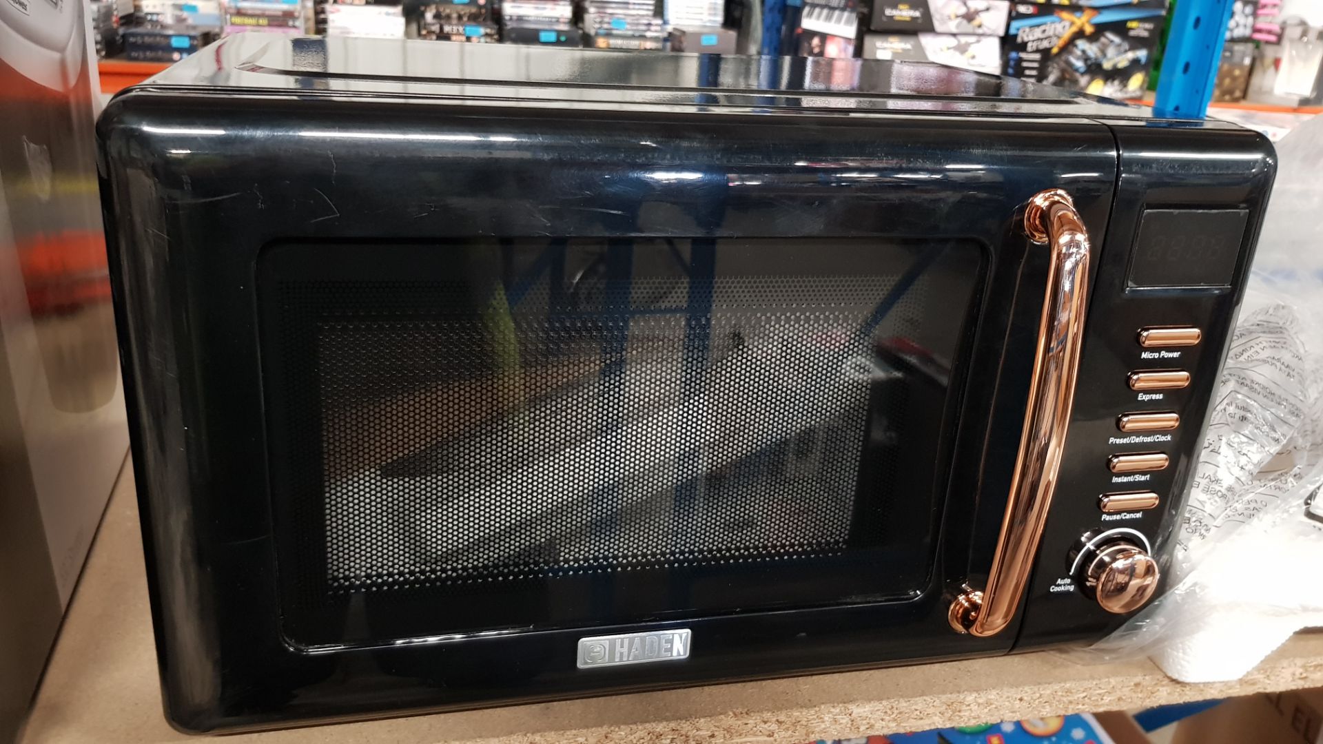 Title: (60/10A) RRP £110. Hayden Black & Copper Microwave 800W. (Unit Appears Clean, Unused). - Image 7 of 9